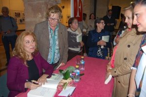 TERESA VIEJO - LECTURA DEL MANIFIESTO EN EL CLAUSTRO DEL AYUNTAMIENTO @ Ayuntamiento Villarrobledo